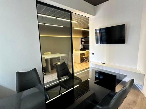 комерційна за адресою Дніпровська набережна вул., 14-А