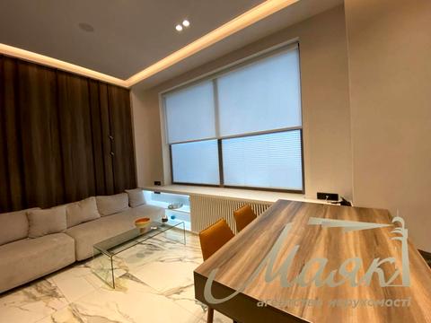 комерційна за адресою Дніпровська набережна вул., 14-А