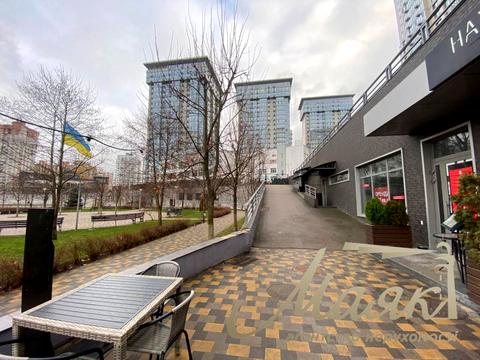 комерційна за адресою Дніпровська набережна вул., 14-А