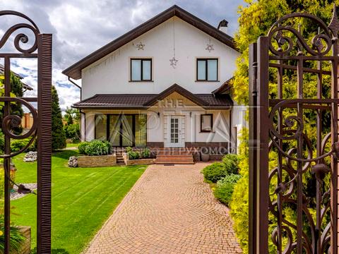 дом по адресу с. Иванковичи, Зоряна