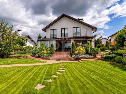 дом по адресу с. Иванковичи, Зоряна