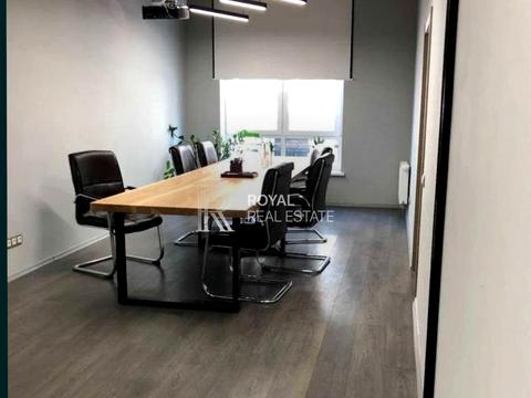 комерційна за адресою Дегтярна вул., 8