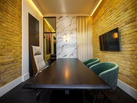 комерційна за адресою Київ, Богдана Хмельницького вул., 51а