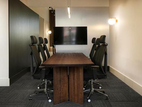 комерційна за адресою Київ, Богдана Хмельницького вул., 51а