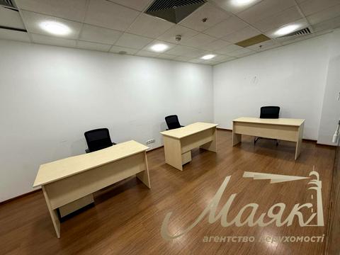 комерційна за адресою Рогнідинська вул., 4