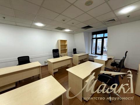 комерційна за адресою Рогнідинська вул., 4