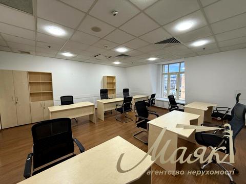 комерційна за адресою Рогнідинська вул., 4