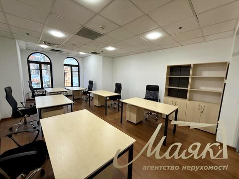 комерційна за адресою Рогнідинська вул., 4