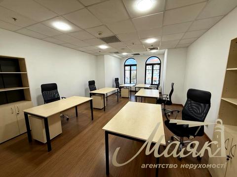 комерційна за адресою Рогнідинська вул., 4