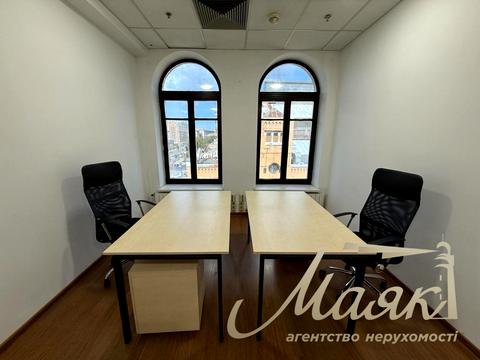 комерційна за адресою Рогнідинська вул., 4