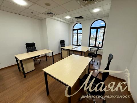 комерційна за адресою Рогнідинська вул., 4