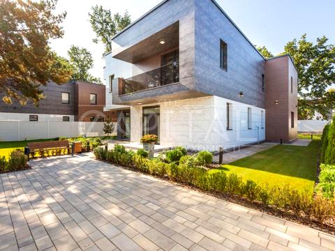 будинок за адресою Осіння вул., 2