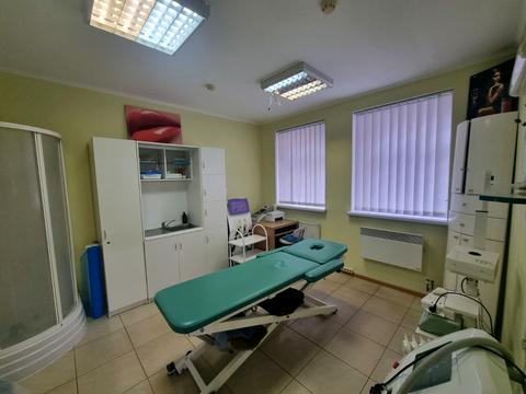 комерційна за адресою Анни Ахматової вул., 13-Г