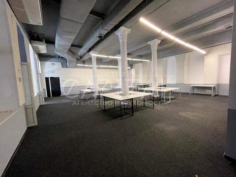 комерційна за адресою Володимирська вул., 10