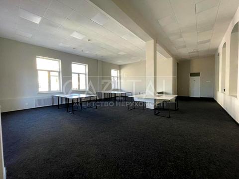 комерційна за адресою Володимирська вул., 10