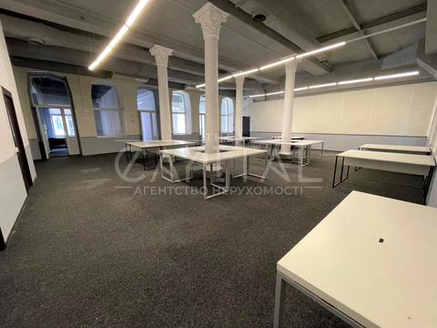 комерційна за адресою Володимирська вул., 10