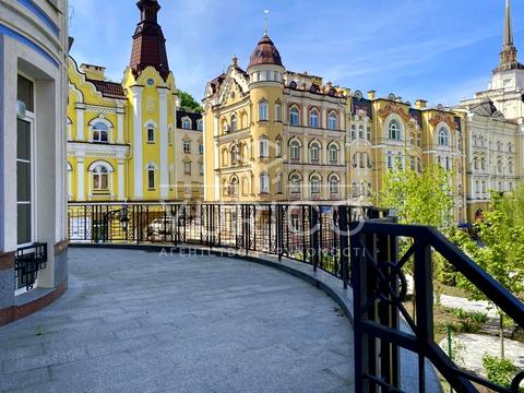 комерційна за адресою Дегтярна вул., 6