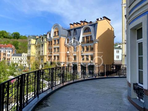 комерційна за адресою Дегтярна вул., 6