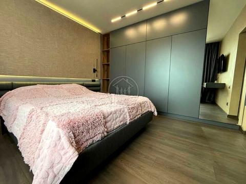 квартира за адресою Літературна вул., 10