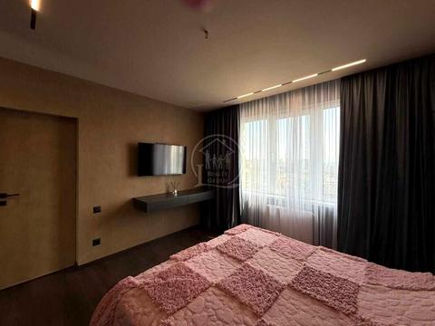 квартира за адресою Літературна вул., 10