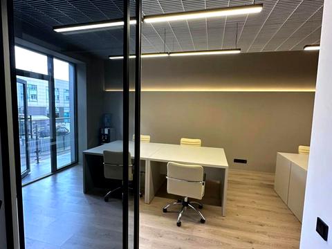 комерційна за адресою Дніпровська набережна вул., 14-А