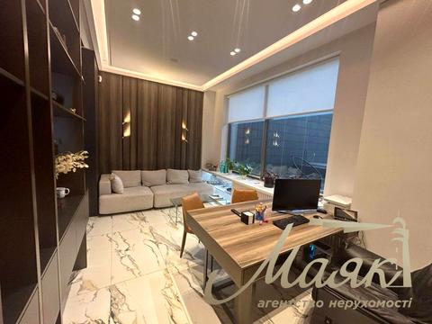 комерційна за адресою Дніпровська набережна вул., 14-А