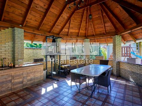 дом по адресу лісова, 1