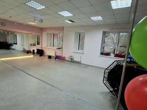 комерційна за адресою Майдан Озерний вул. (Боброва), 3