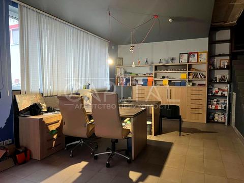 комерційна за адресою вул. Лесі Українки, 12