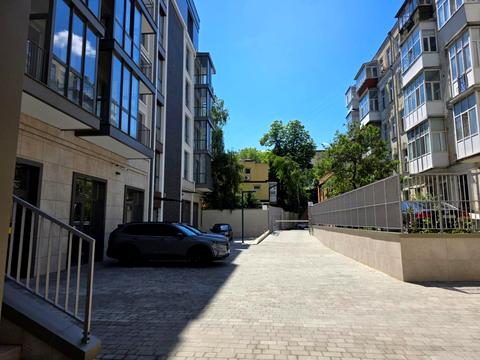 комерційна за адресою Набережно-Хрещатицька вул., 21