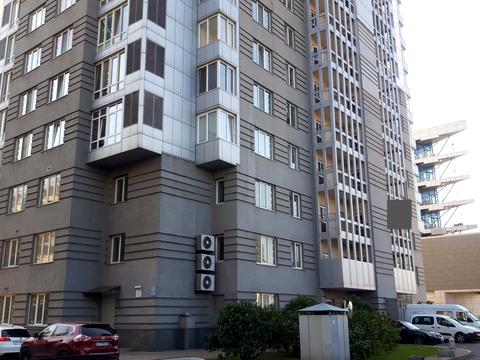 комерційна за адресою Дніпровська набережна вул., 1