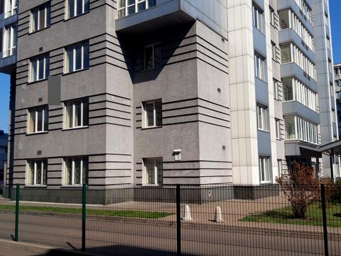 комерційна за адресою Дніпровська набережна вул., 1