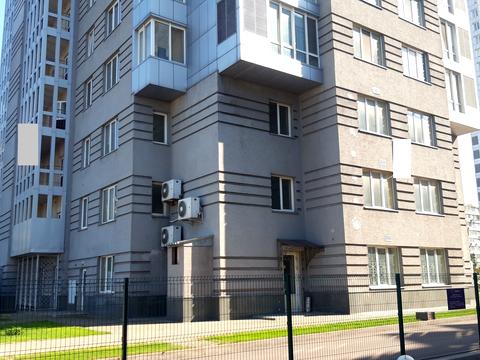 комерційна за адресою Дніпровська набережна вул., 1