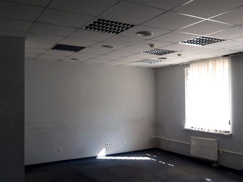 комерційна за адресою Дніпровська набережна вул., 1