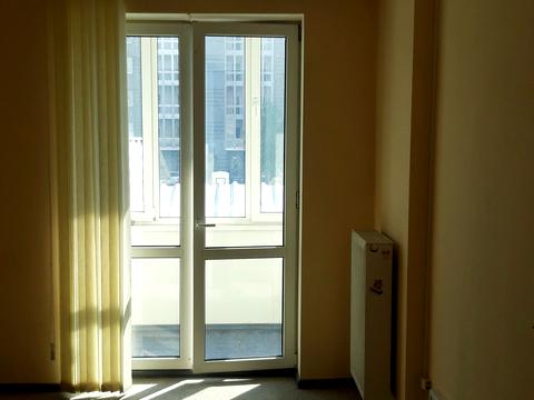 комерційна за адресою Дніпровська набережна вул., 1