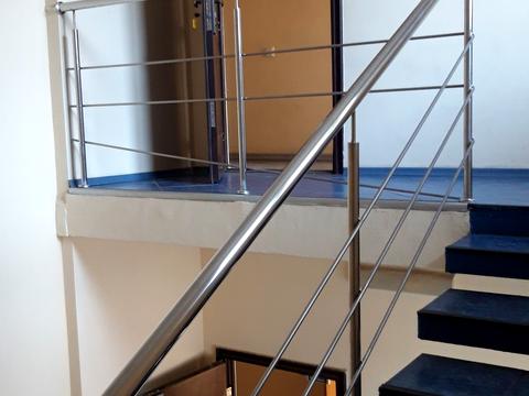 комерційна за адресою Дніпровська набережна вул., 1