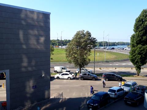 комерційна за адресою Дніпровська набережна вул., 1