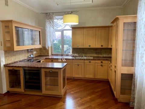 будинок за адресою смт. Козин, Озерна вул., 1