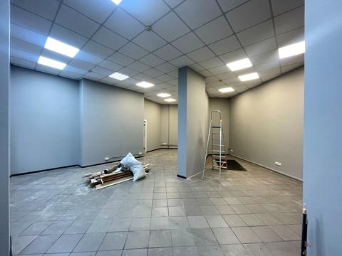 комерційна за адресою Раїси Окіпної вул., 8