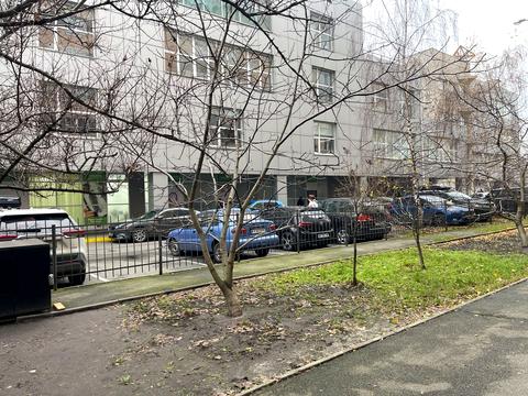 комерційна за адресою Раїси Окіпної вул., 8