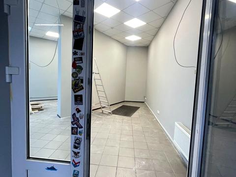 комерційна за адресою Раїси Окіпної вул., 8