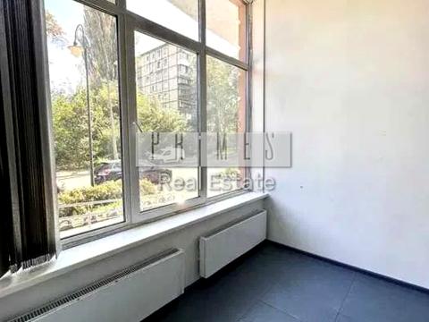 комерційна за адресою Авіаконструктора Ігоря Сікорського вул. (Танкова), 1-Б