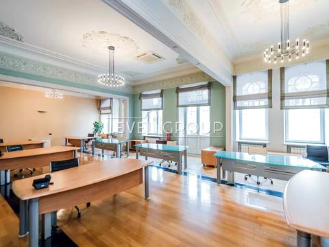 комерційна за адресою Ярославів Вал вул., 14-Б