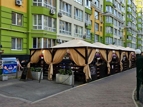 комерційна за адресою Молодіжна вул., 1