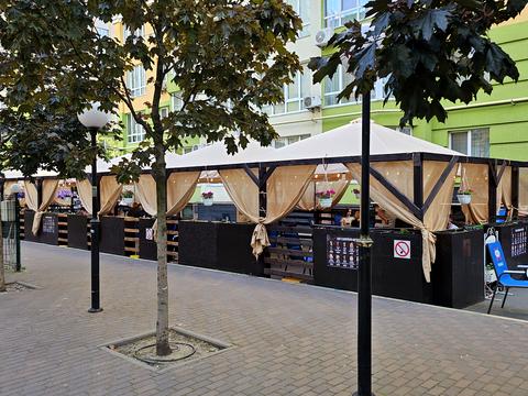 комерційна за адресою Молодіжна вул., 1