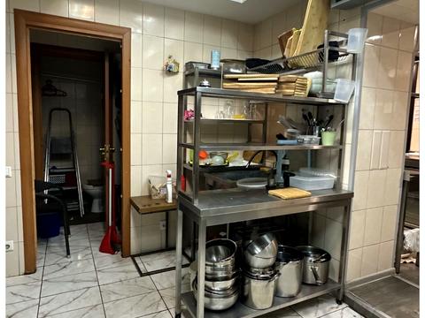 комерційна за адресою Молодіжна вул., 1