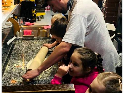 комерційна за адресою Молодіжна вул., 1