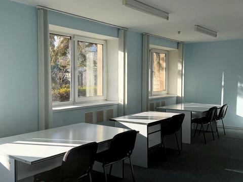 комерційна за адресою Миру просп., 1