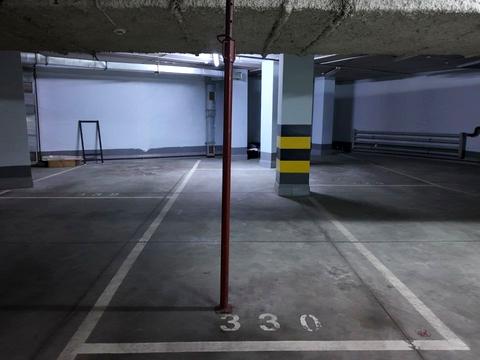 паркомісце за адресою Андрія Верхогляда вул. (Михайла Драгомирова), 9