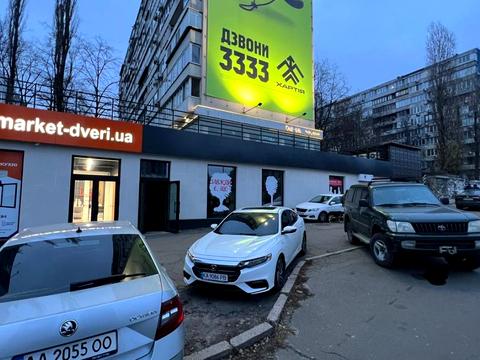 комерційна за адресою Миколи Міхновського бульв. (Дружби народів), 1